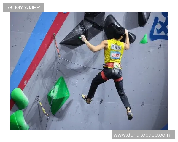 武汉攀岩队区域防守策略解析与攀岩热点发展趋势探讨